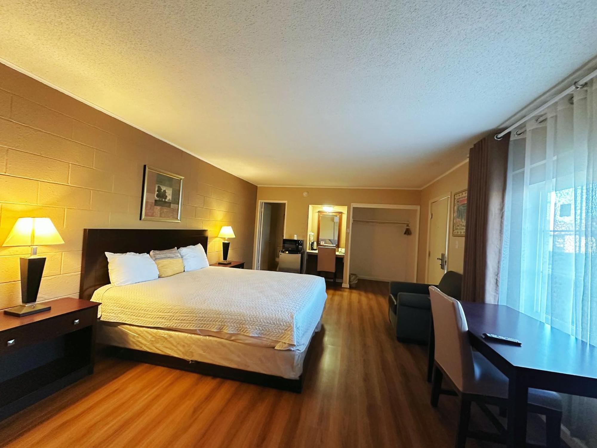 Royal Inn And Suites Hemet Exterior photo