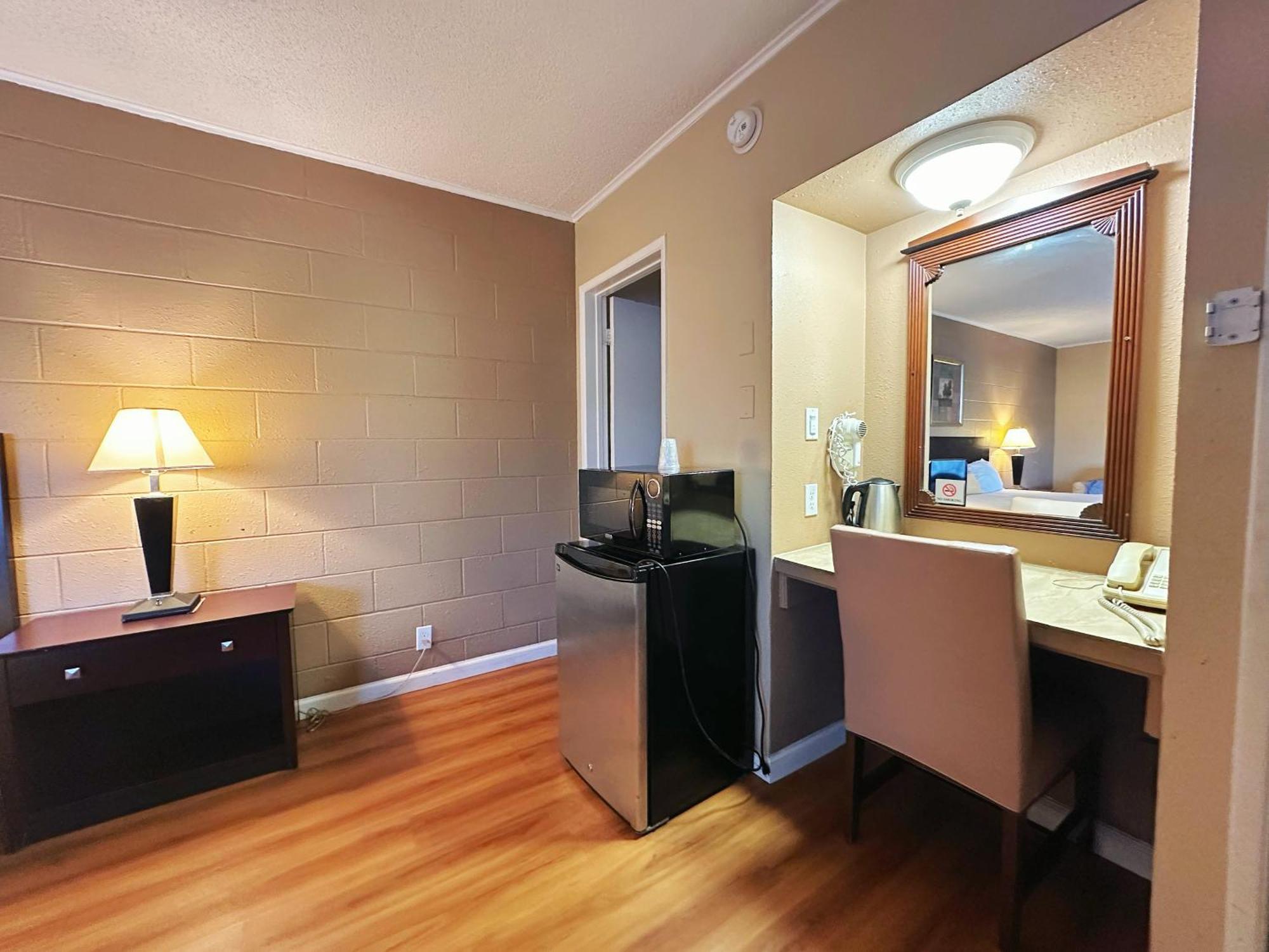 Royal Inn And Suites Hemet Exterior photo