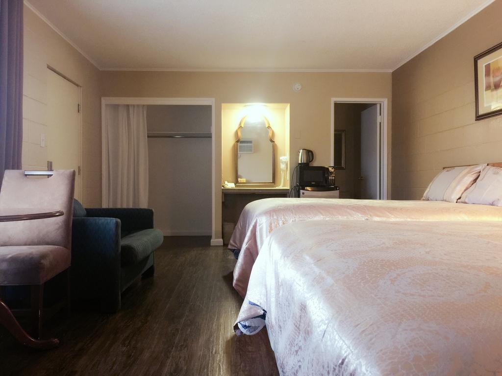 Royal Inn And Suites Hemet Exterior photo