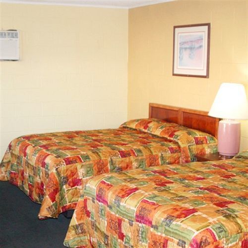 Royal Inn And Suites Hemet Room photo