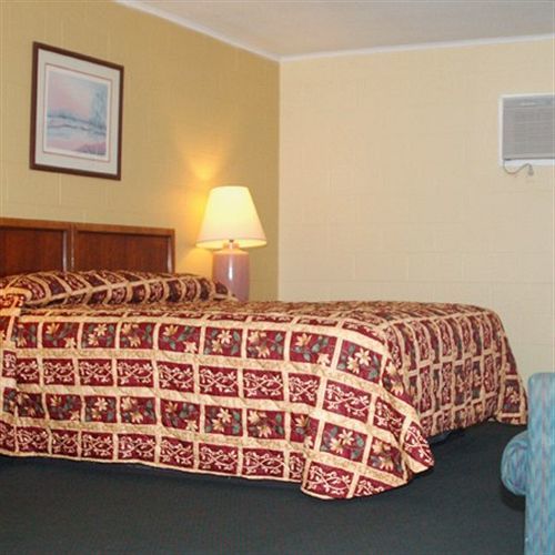 Royal Inn And Suites Hemet Room photo