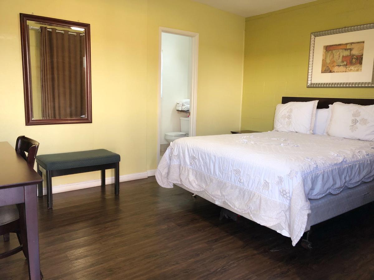 Royal Inn And Suites Hemet Exterior photo