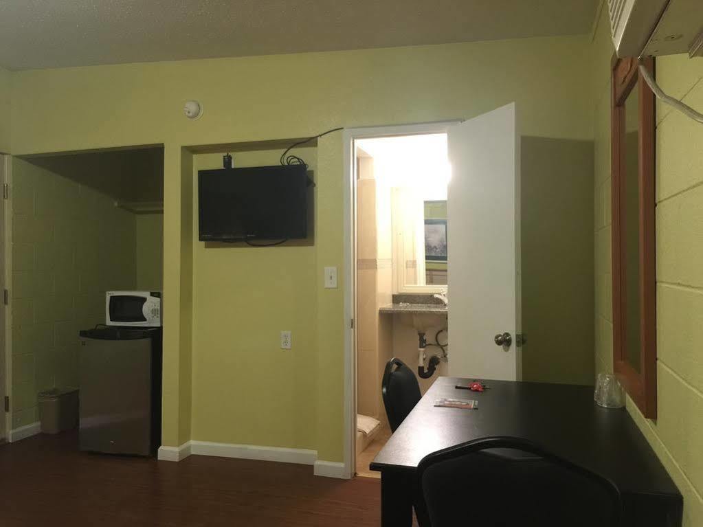 Royal Inn And Suites Hemet Exterior photo