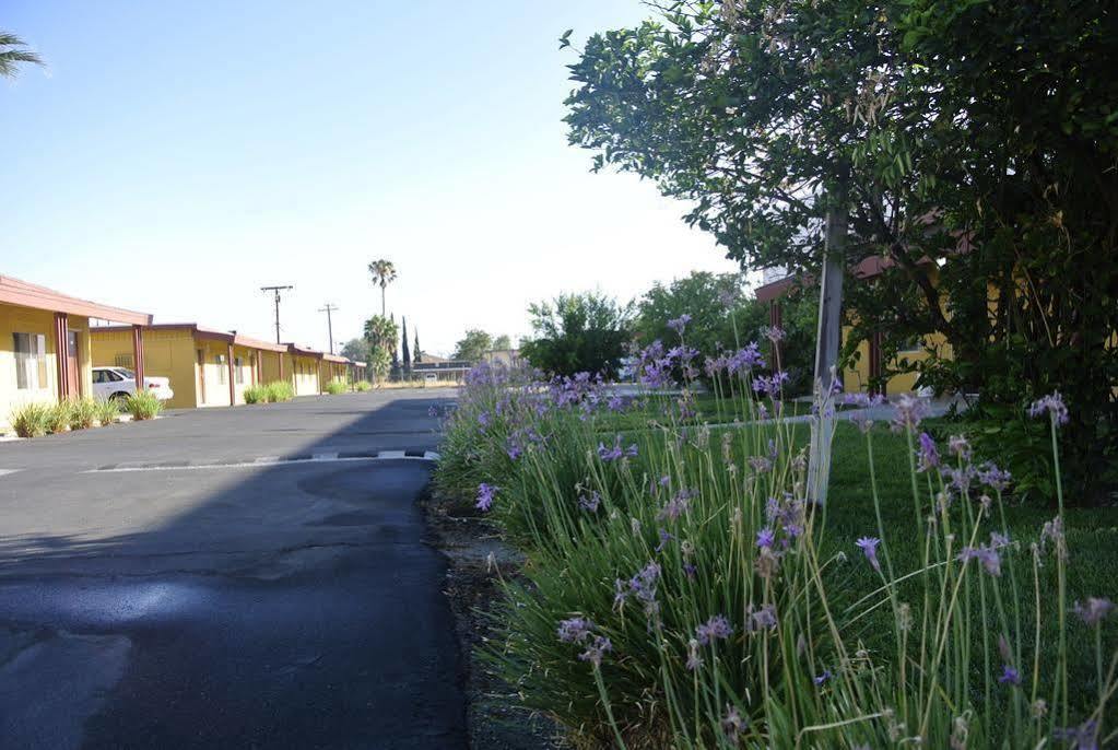 Royal Inn And Suites Hemet Exterior photo
